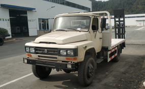 東風EQ1093挖機平板車 四驅(qū)尖頭越野挖機板