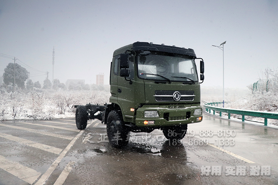 <strong>首款改裝的四驅(qū)“水陸兩棲”卡車底盤將面世！能在公路行駛，也能涉水行駛！</strong>