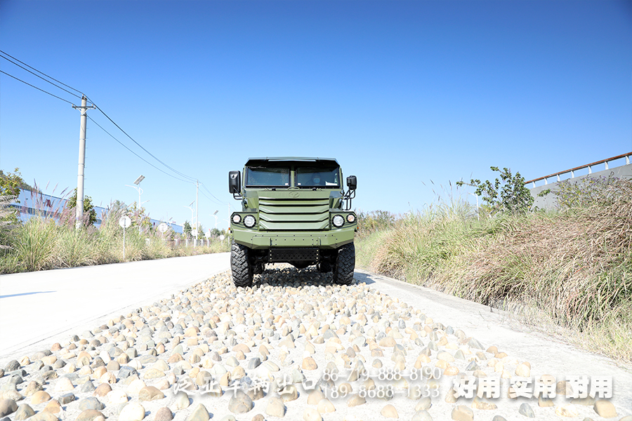 六驅(qū)卡車,六驅(qū)越野底盤,裝甲車底盤,6X6防護型越野底盤,定制款底盤,防護型底盤,卡車底盤改裝,載貨卡車底盤