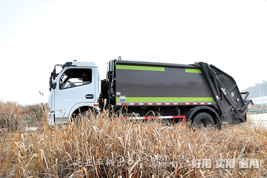 壓縮式垃圾車,9立方垃圾車,東風(fēng)環(huán)衛(wèi)車,垃圾車廠家,垃圾車銷售,4*2垃圾車