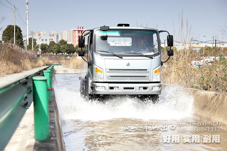 6*6卡車底盤,大馬力底盤改裝,越野底盤改裝,舒適的卡車,駕乘感舒適,平頭卡車底盤,山貓越野車