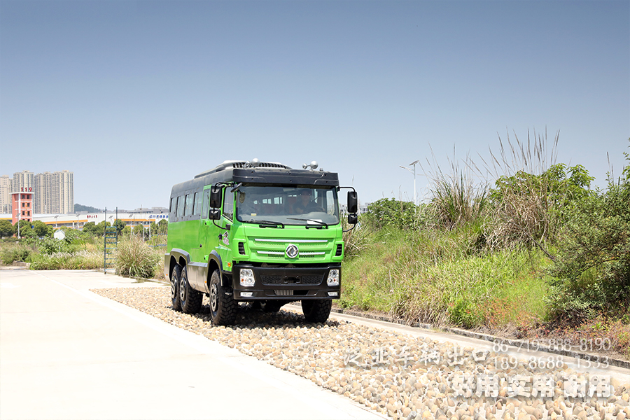 東風(fēng)6X6客車,210馬力客車,210馬力公交車,,210馬力公交車,25座中巴車,東風(fēng)8米巴士車,260馬力客車,東風(fēng)六驅(qū)卡車,東風(fēng)30座客車