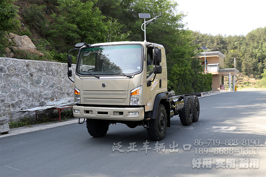 東風六驅(qū)新款平頭2082越野卡車底盤_6*6 190馬力越野車底盤