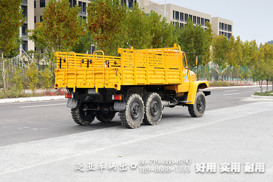 東風(fēng)6X6,EQ2082,EQ240,6X6長(zhǎng)頭卡車(chē),雙玻璃柴油卡車(chē),四噸民用卡車(chē),尖頭越野運(yùn)兵車(chē),25Y