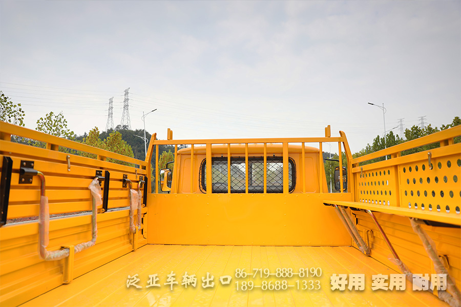 東風(fēng)6X6,EQ2082,EQ240,6X6長(zhǎng)頭卡車(chē),雙玻璃柴油卡車(chē),四噸民用卡車(chē),尖頭越野運(yùn)兵車(chē),25Y