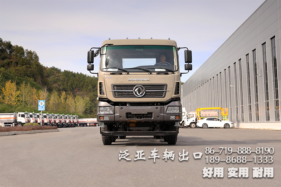 <strong>“移山倒?！钡臇|風后八輪8x4平板運輸車</strong>