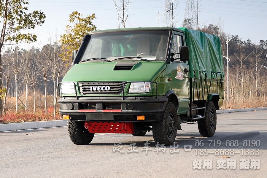 依維柯經(jīng)典軍綠小型載貨車_依維柯越野載貨卡車_依維柯改裝廠家