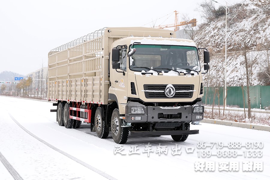 東風(fēng)8x4倉柵車，東風(fēng)平頭一排半駕駛室，東風(fēng)重型倉柵車，東風(fēng)大承載力越野卡車，東風(fēng)十二檔變速卡車，東風(fēng)420L油箱，倉柵運(yùn)輸車，大馬力卡車