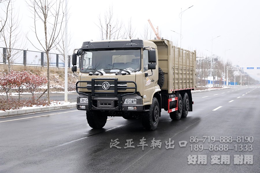 東風(fēng)舵灰色平頭駕駛室六驅(qū)6x6越野卡車_東風(fēng)210馬力手動8檔越野貨車_東風(fēng)大承載力越野載貨卡車