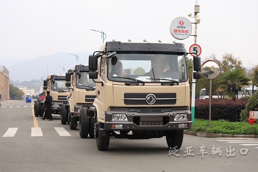 <strong>東風(fēng)4x2越野用車底盤批量交付下線</strong>