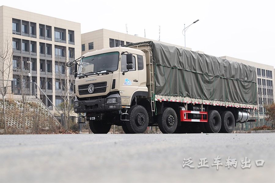 <strong>東風(fēng)八驅(qū)8x8全驅(qū)大馬力重型倉柵運輸車越野專用車</strong>