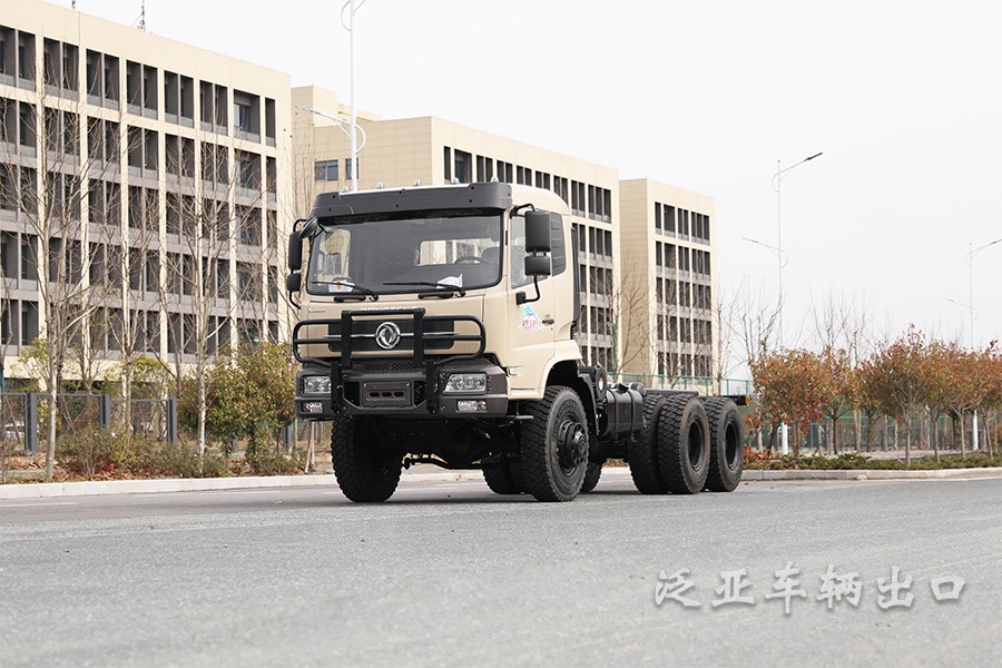 東風六驅(qū)后八輪專用底盤_260馬力越野運兵車升級款_六驅(qū)軍車底盤改裝廠家