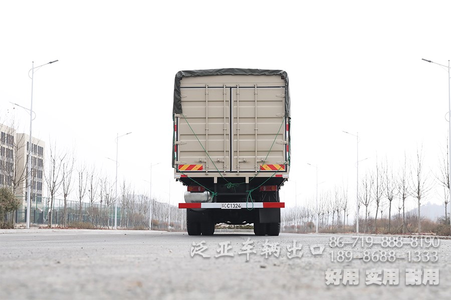 東風8x8，大馬力倉柵車整車，450馬力，手動十檔越野專用運輸車