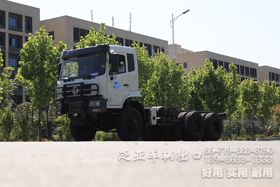 東風4x2手動八檔越野專用車底盤_190馬力底盤出口廠家